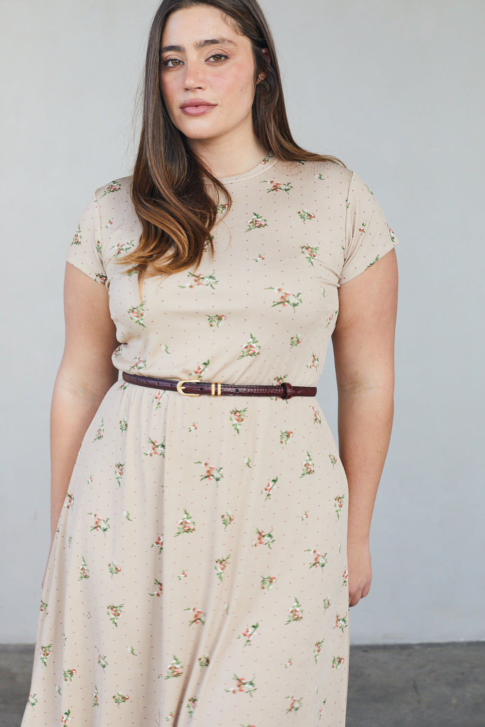 שמלת כריסטי מקסי הדפס פרחוני בז׳