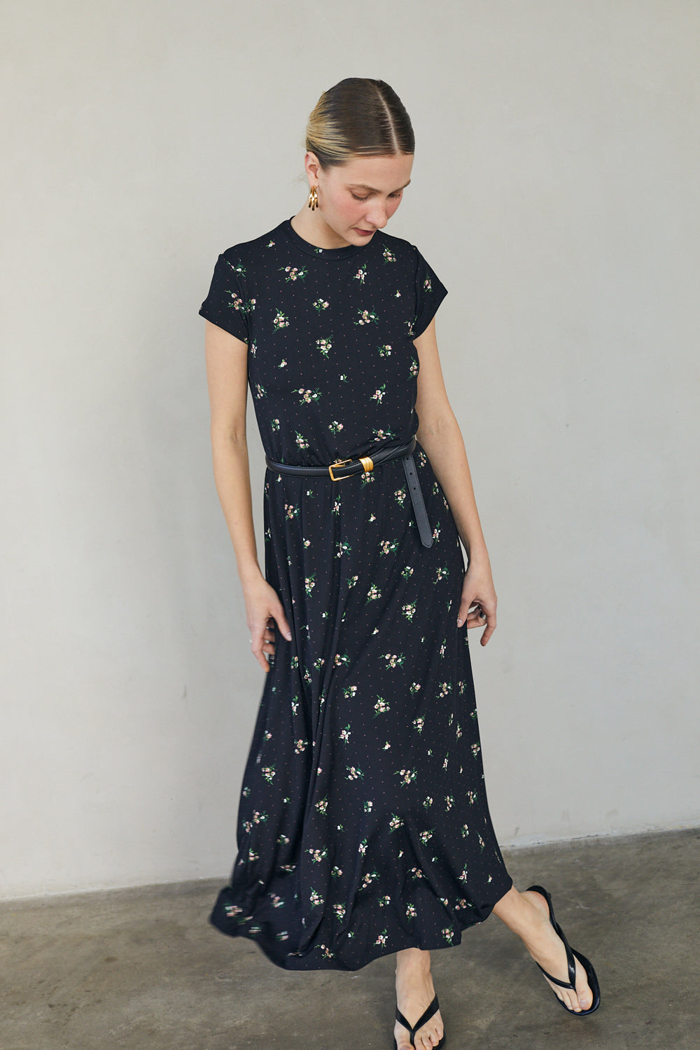 שמלת כריסטי מקסי הדפס פרחוני שחור