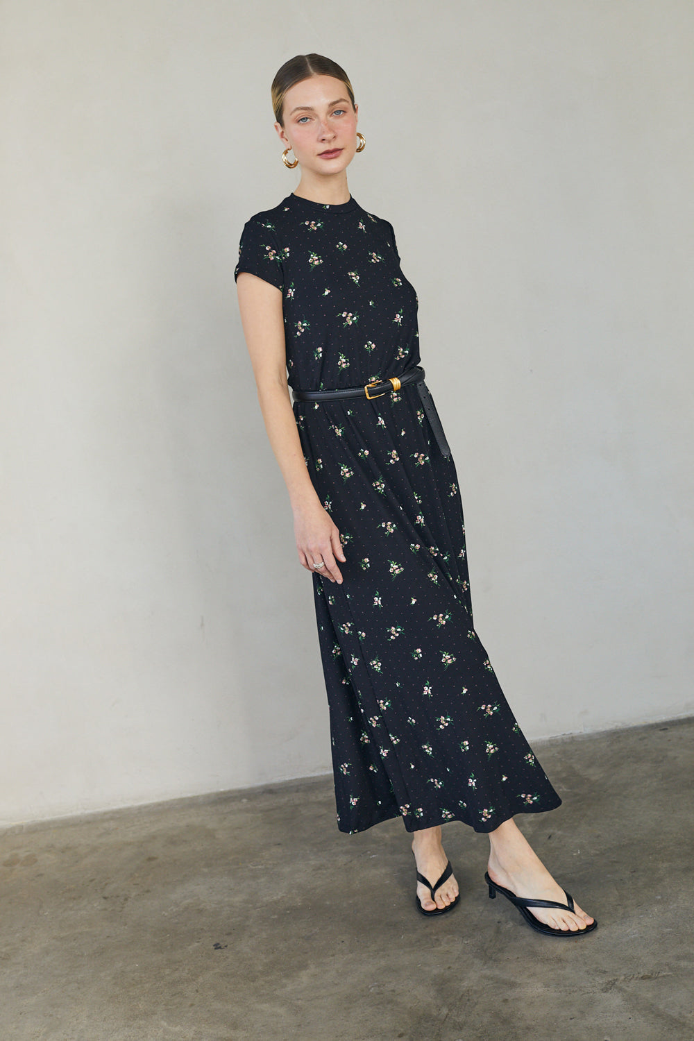 שמלת כריסטי מקסי הדפס פרחוני שחור