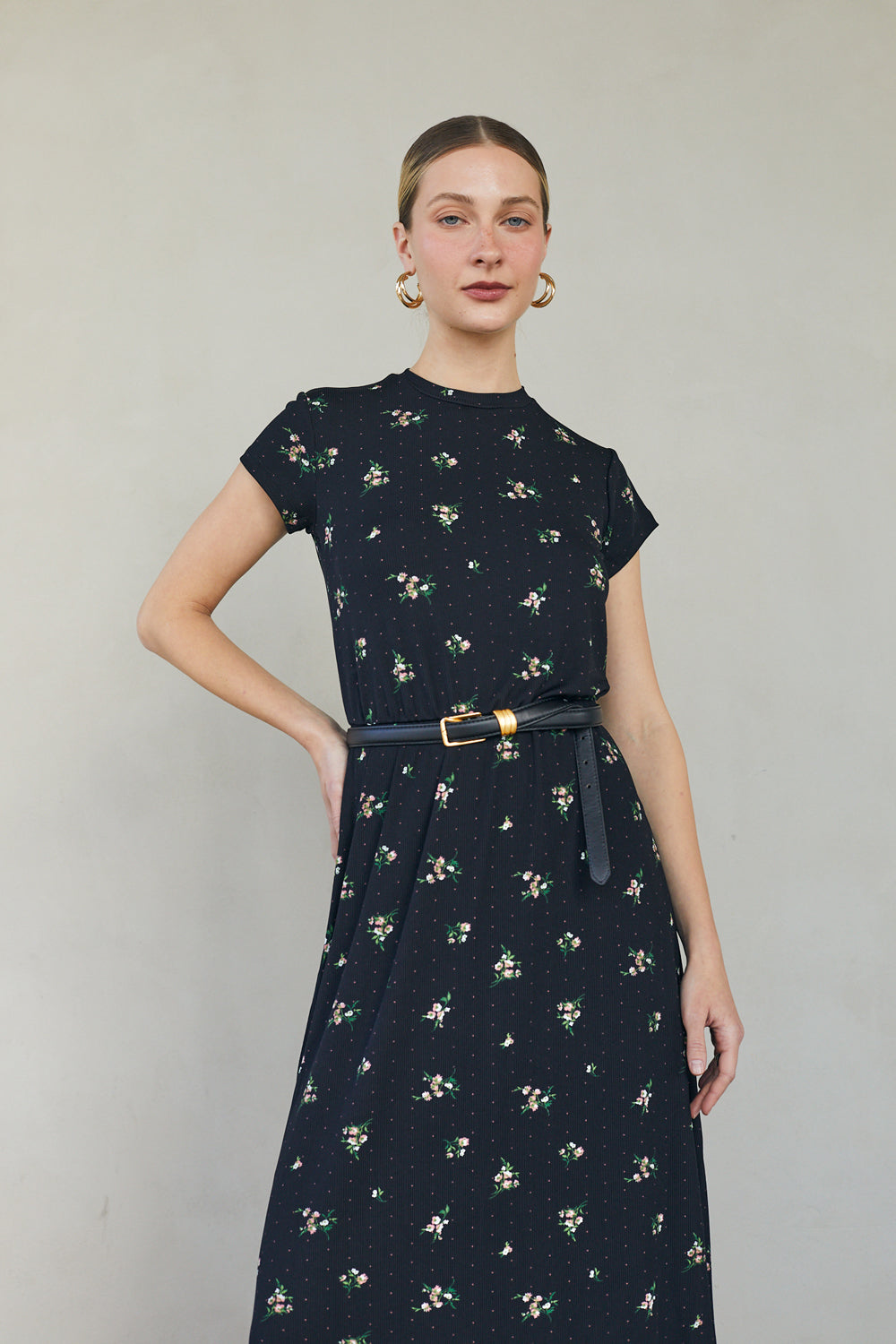 שמלת כריסטי מקסי הדפס פרחוני שחור