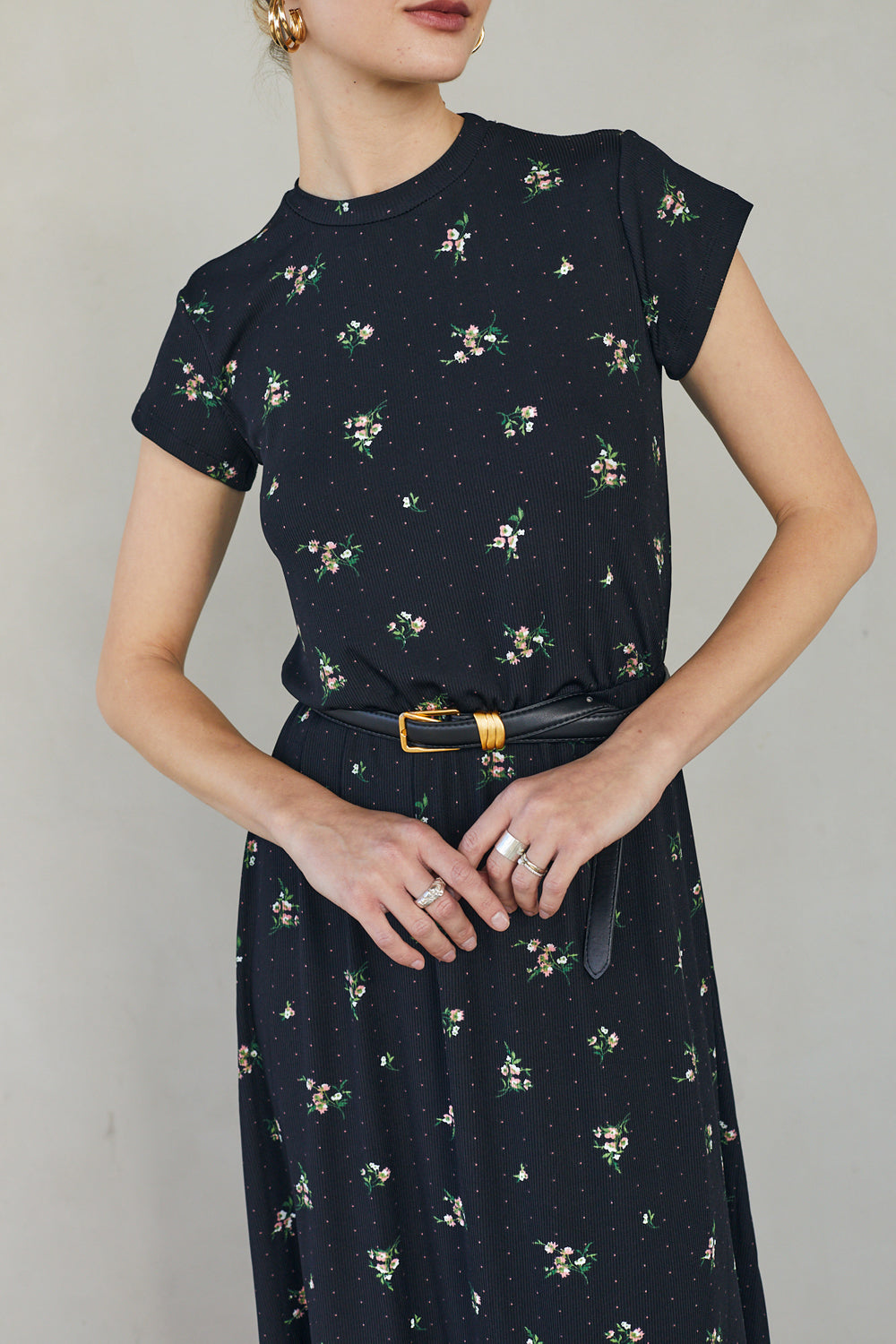 שמלת כריסטי מקסי הדפס פרחוני שחור