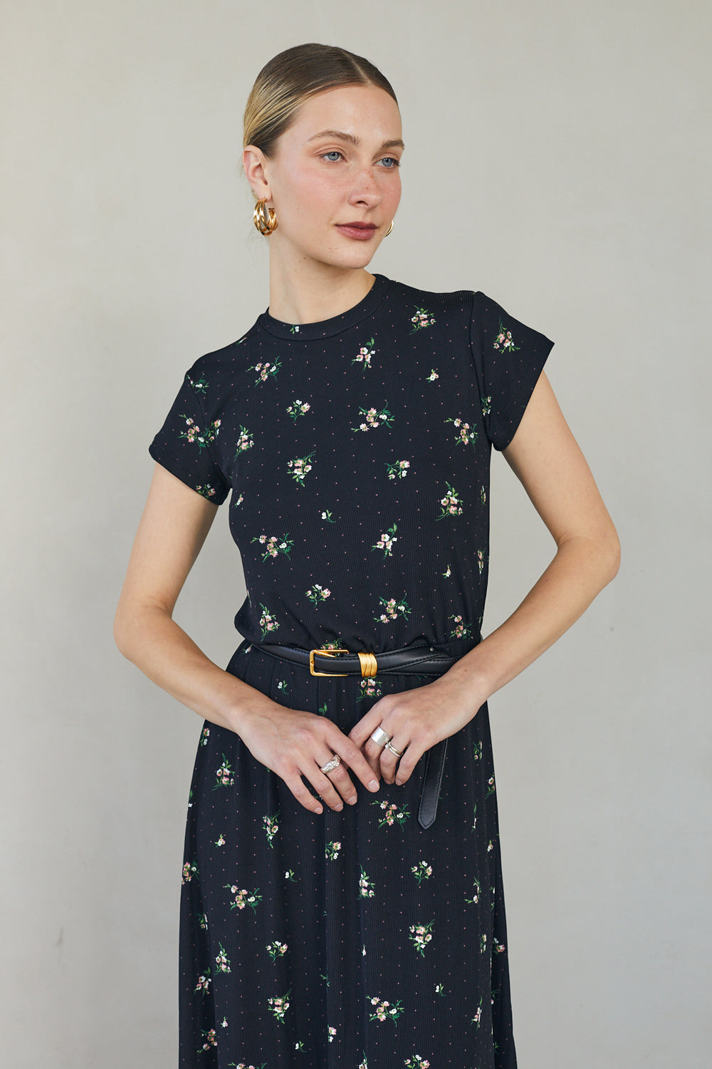 שמלת כריסטי מקסי הדפס פרחוני שחור