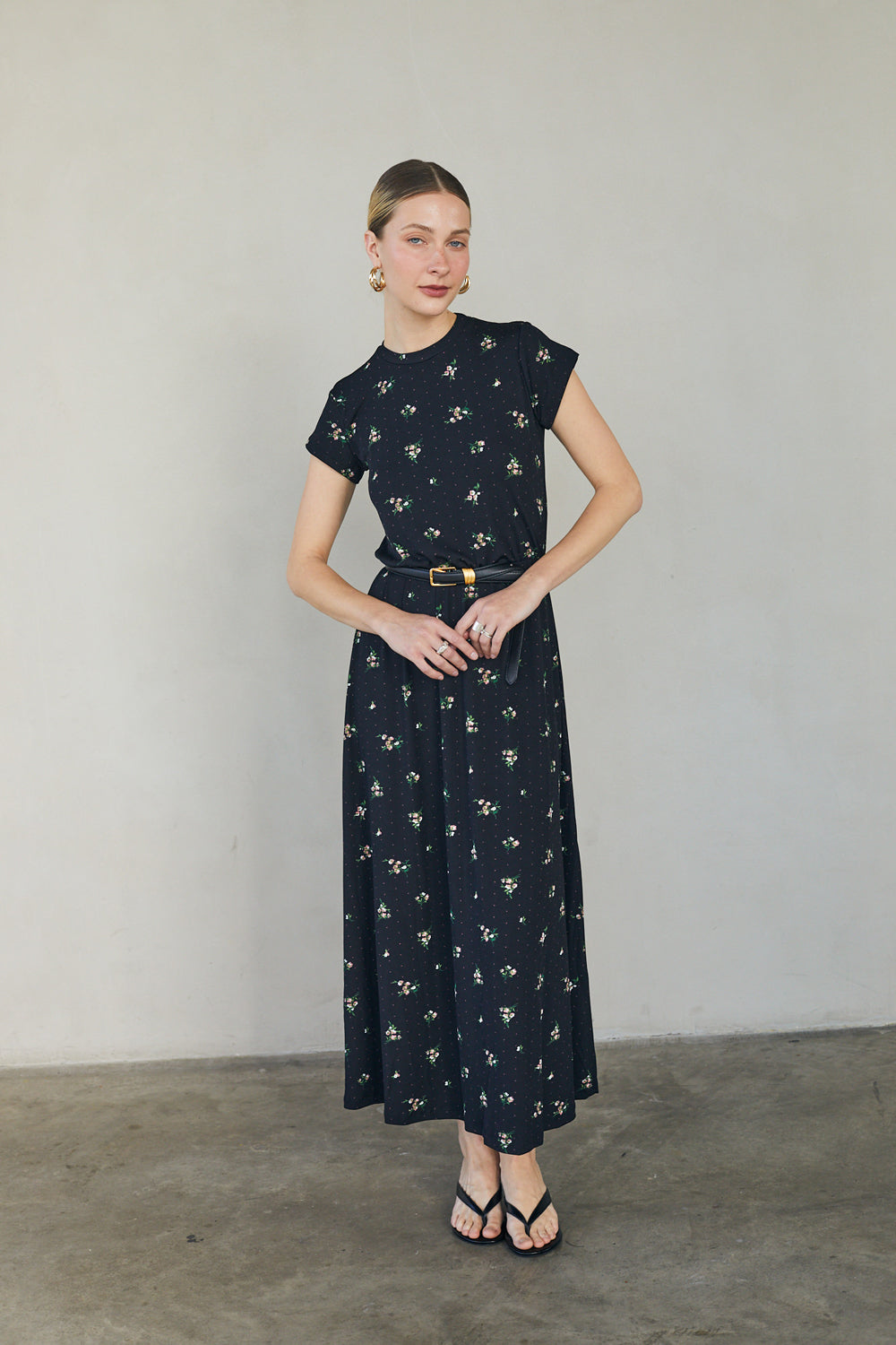 שמלת כריסטי מקסי הדפס פרחוני שחור