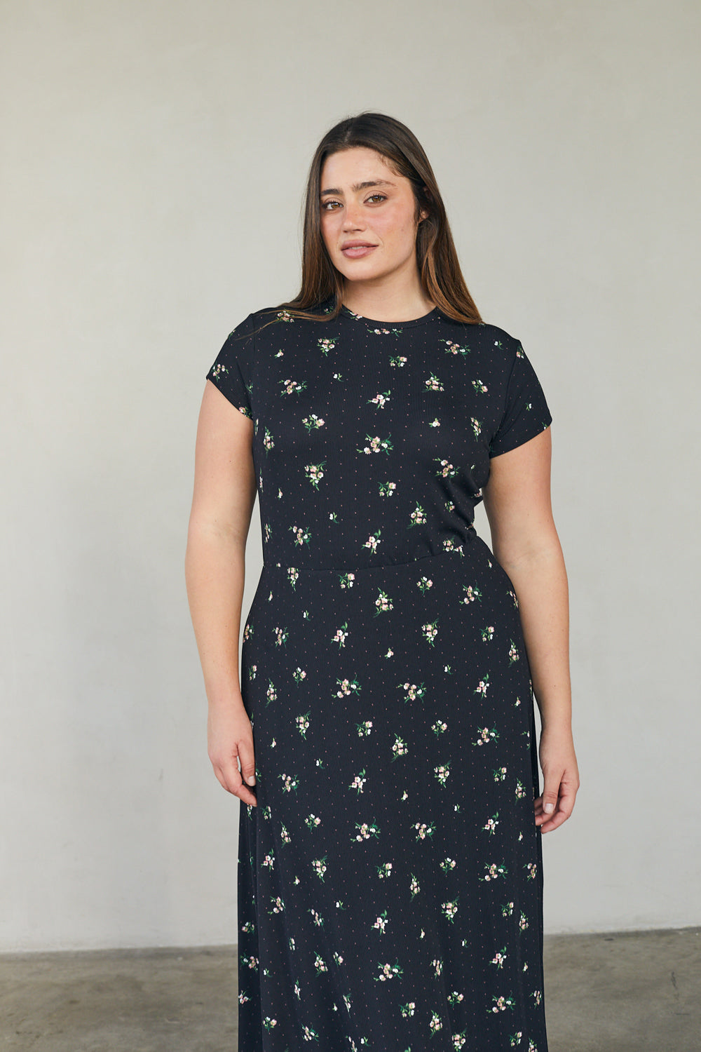 שמלת כריסטי מקסי הדפס פרחוני שחור