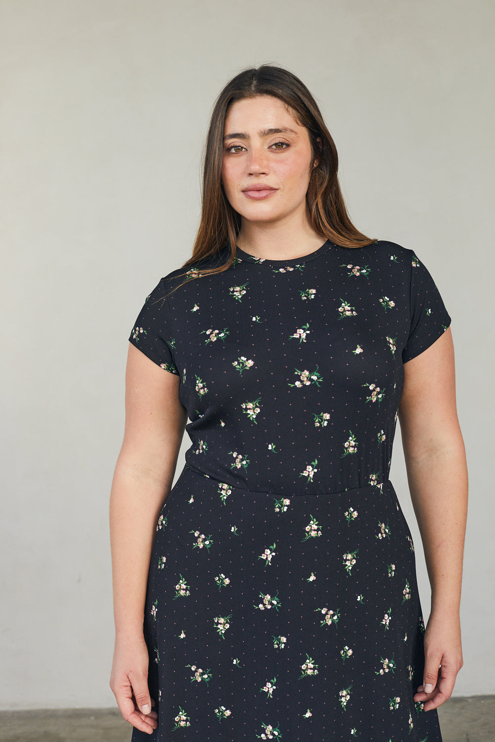 שמלת כריסטי מקסי הדפס פרחוני שחור