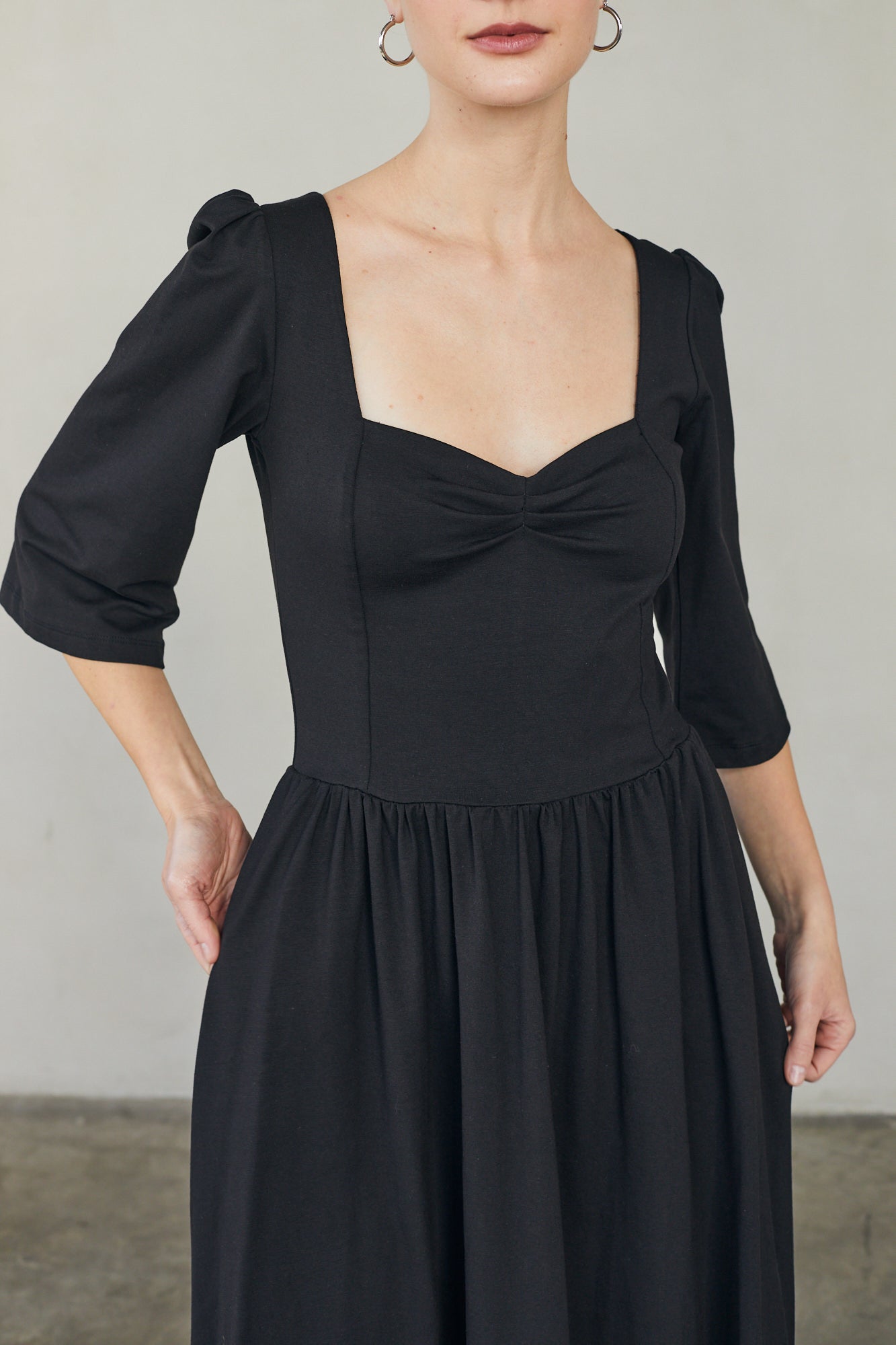 שמלת בלה שחורה - מהדורה מוגבלת