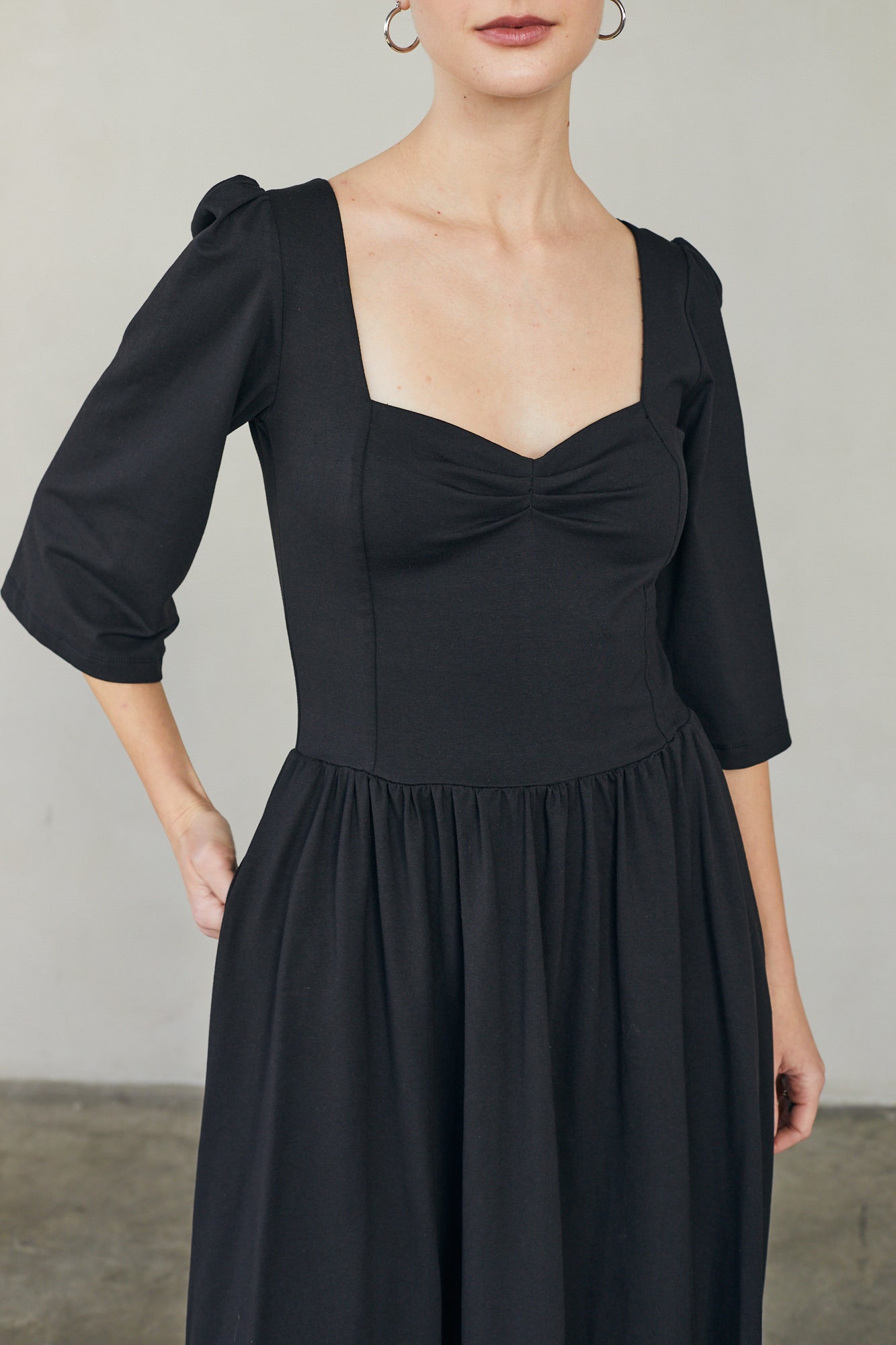 שמלת בלה שחורה - מהדורה מוגבלת