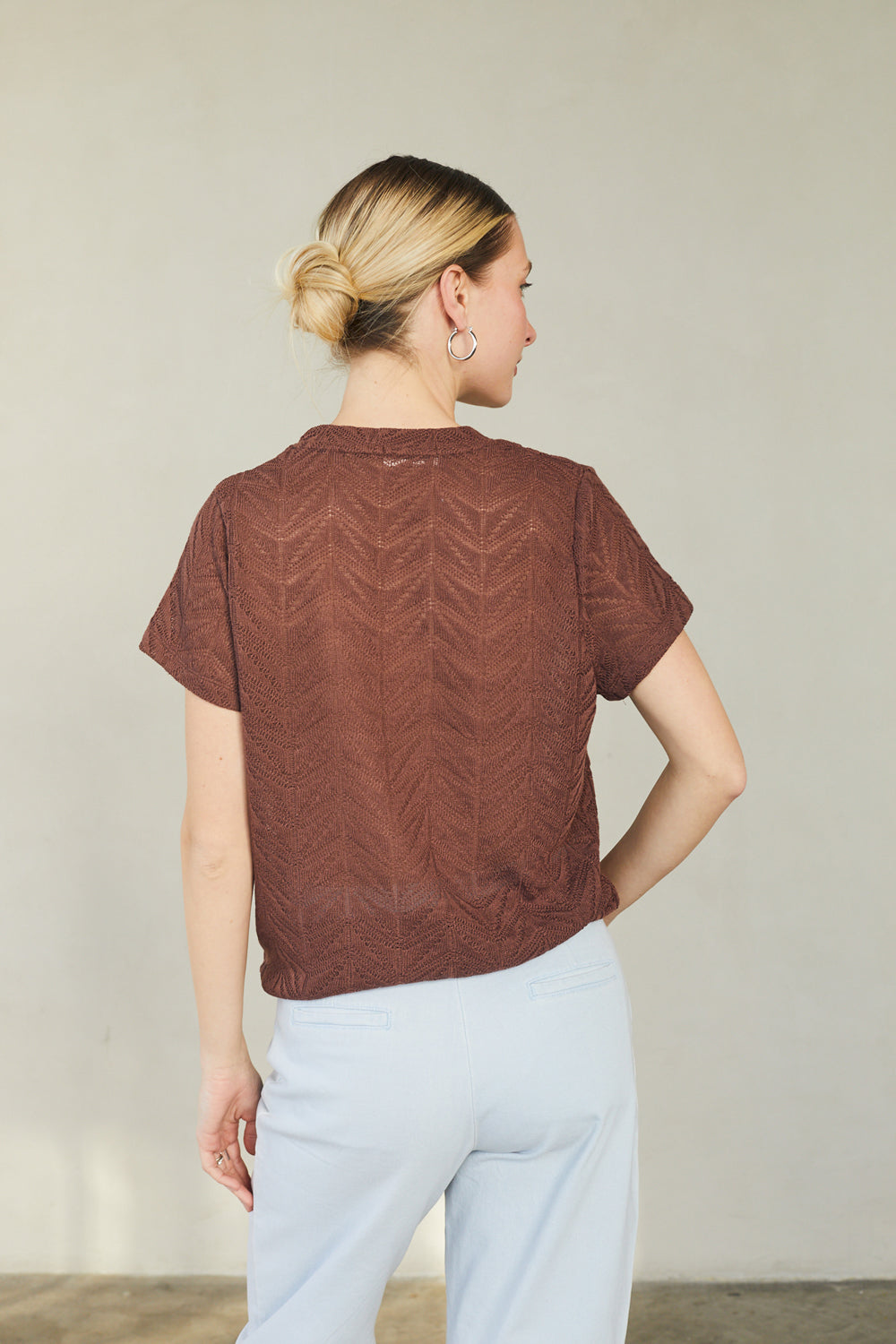 חולצת ג׳מה תחרה חומה