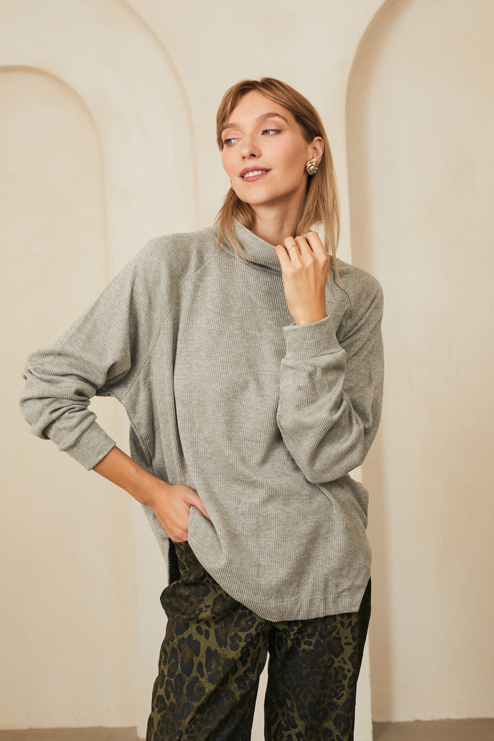 Melanie gray and white sweater 