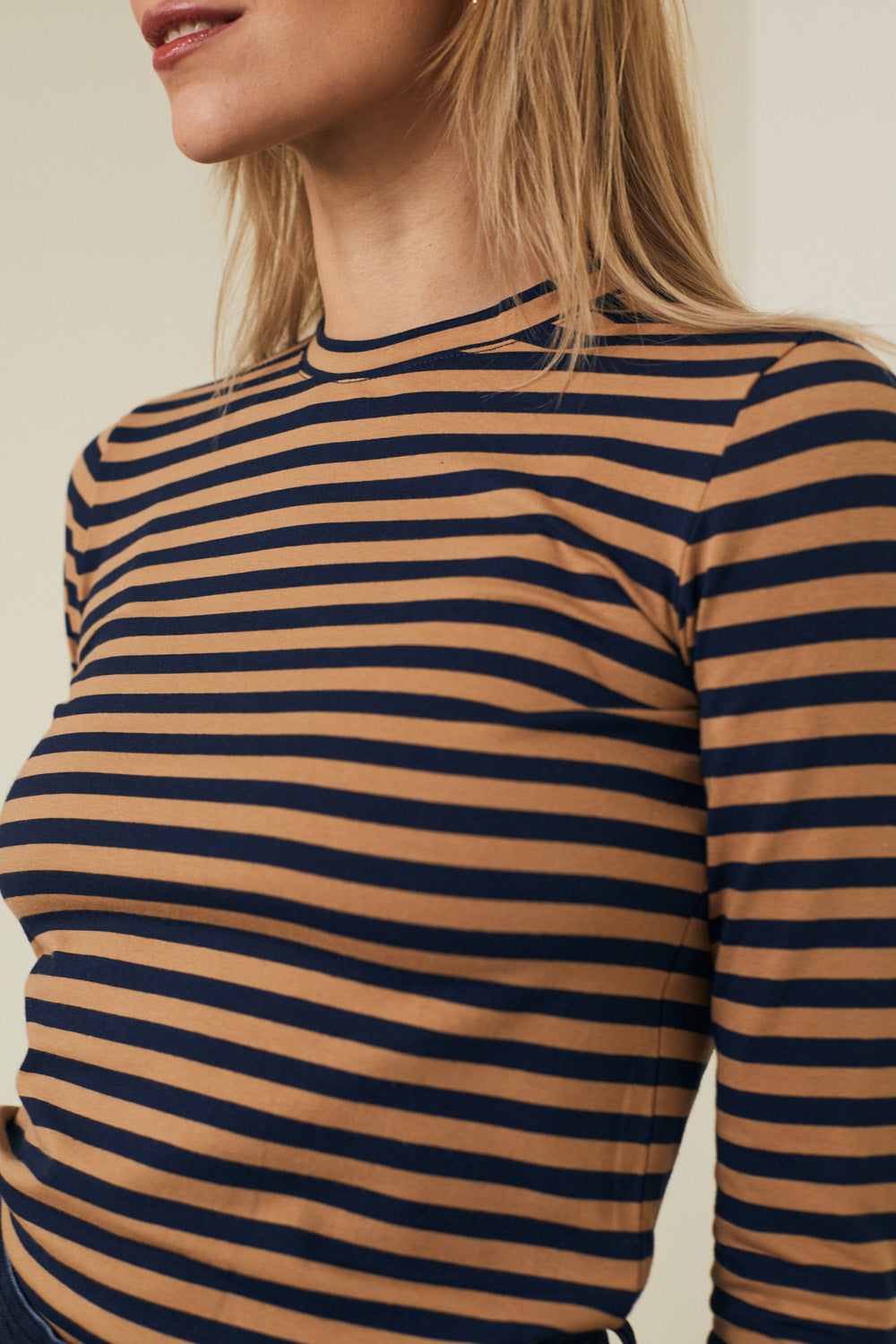 טי שירט סלין ארוכה פסים חום נייבי