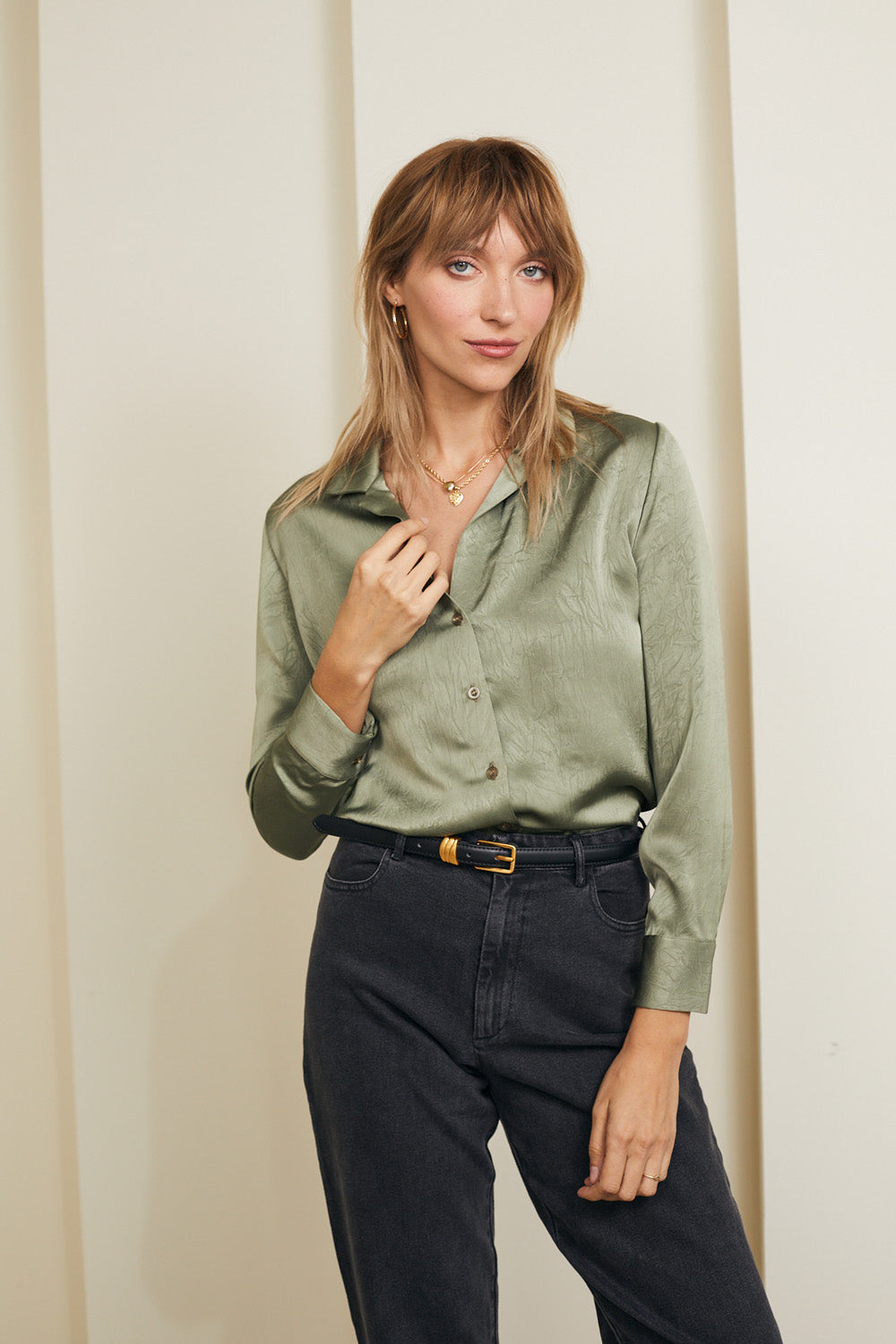 חולצת מולי סאטן ירוק זית