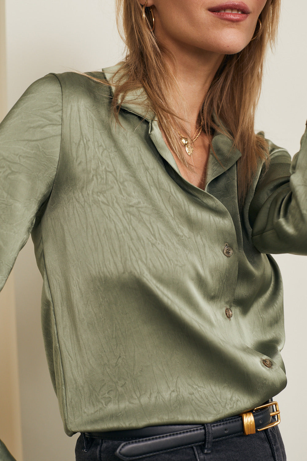 חולצת מולי סאטן ירוק זית