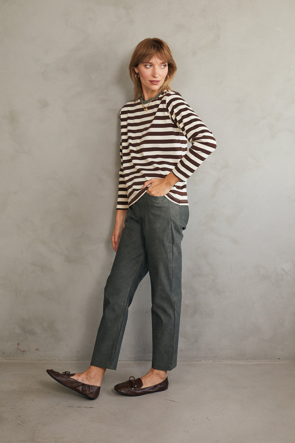 טי מושלמת ארוכה פסים חום / זית