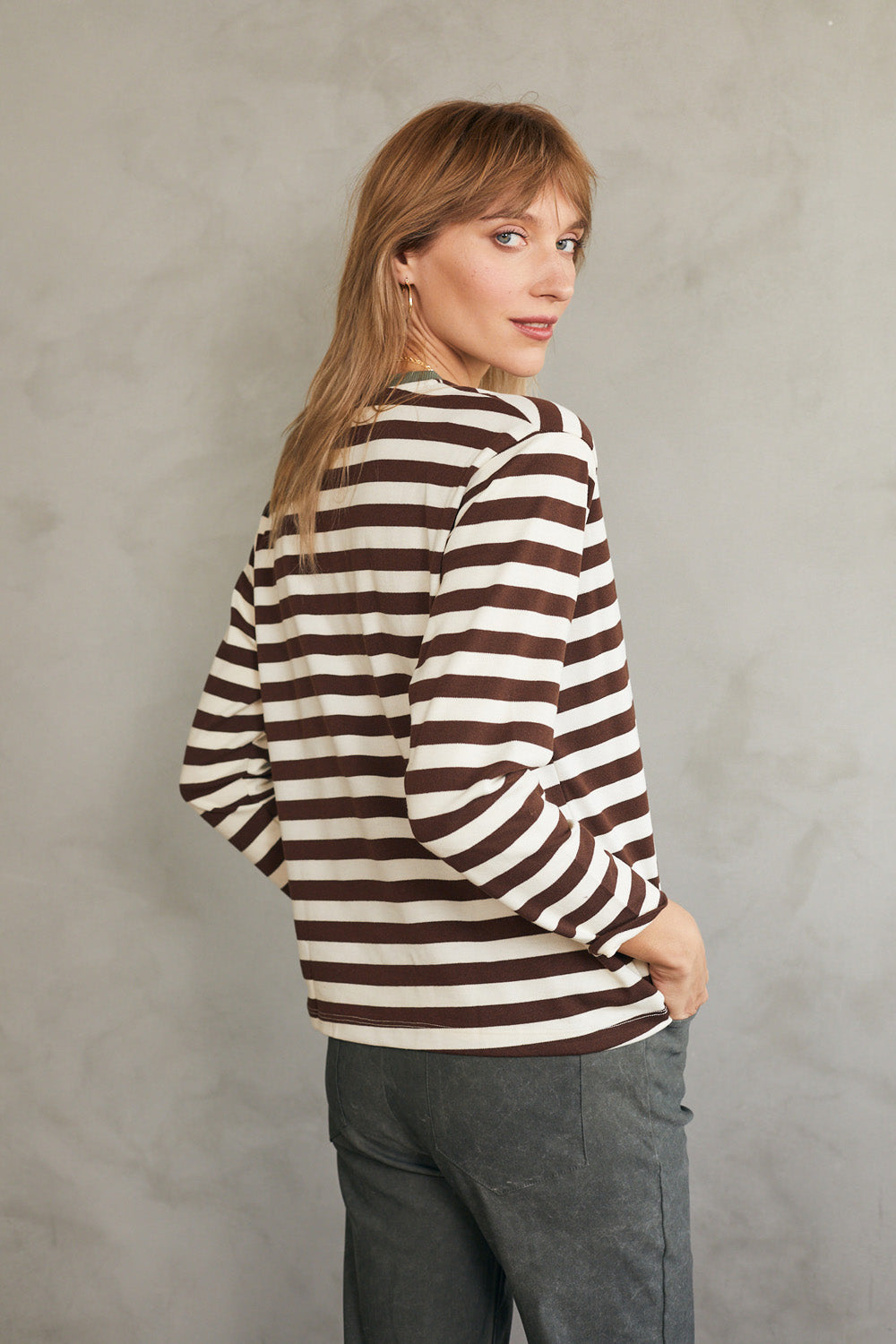 טי מושלמת ארוכה פסים חום / זית