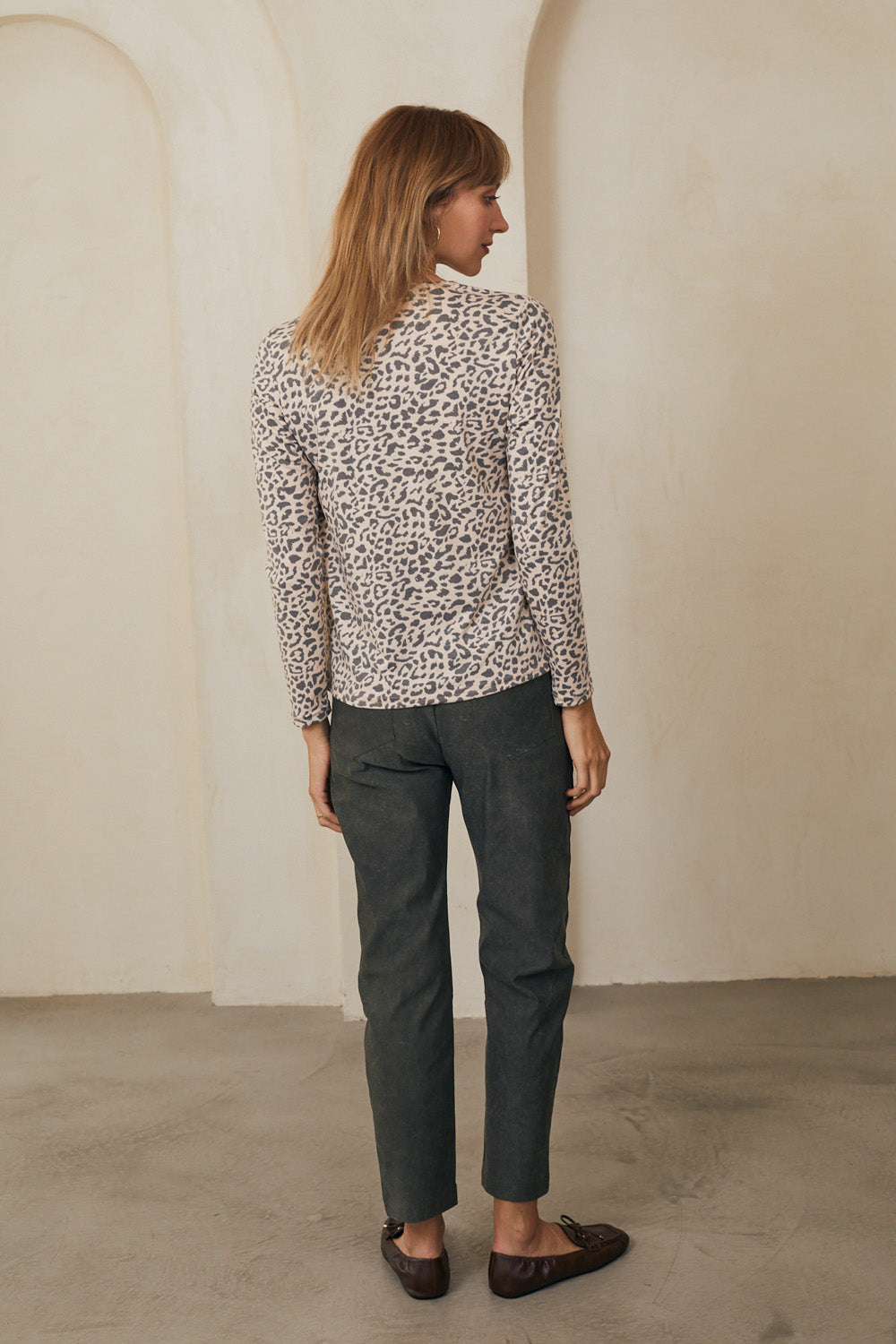 חולצת קרוליין מנומר ניוד