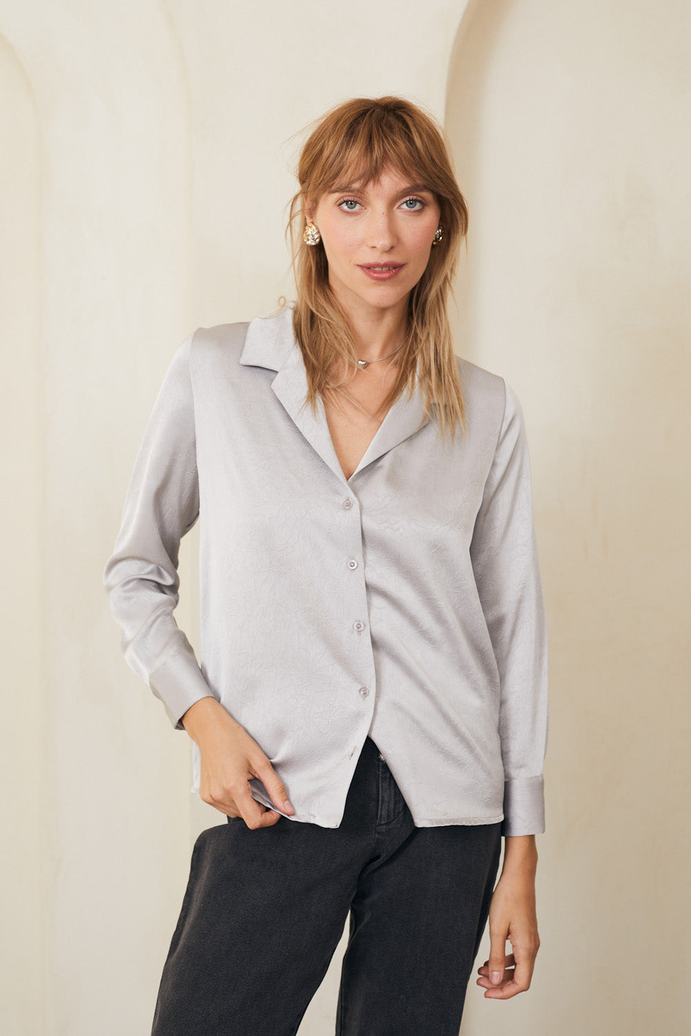 חולצת מולי סאטן כסוף