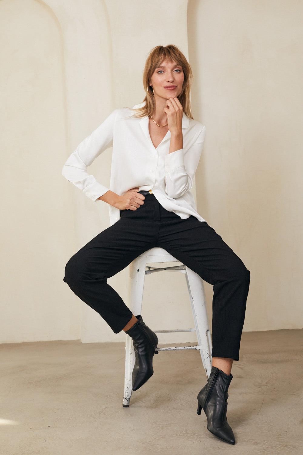 חולצת מולי סאטן לבנה