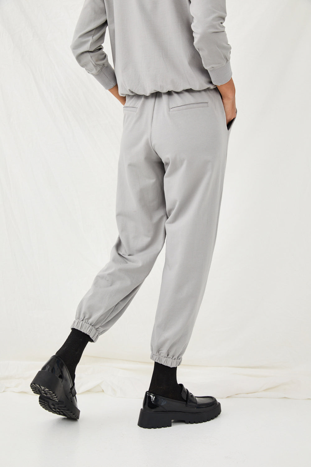 Jogger pants tie in gray