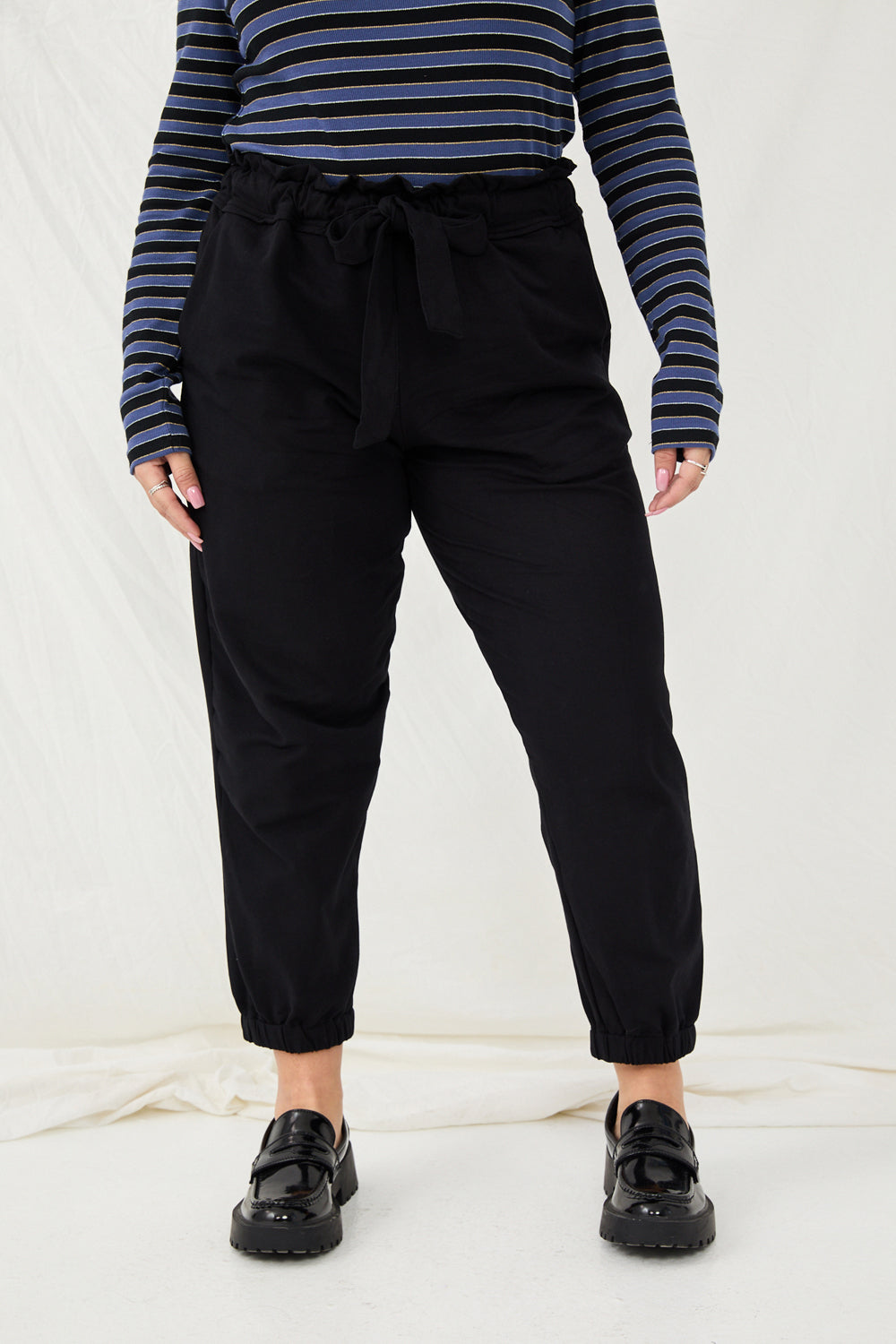 Jogger pants tie in black