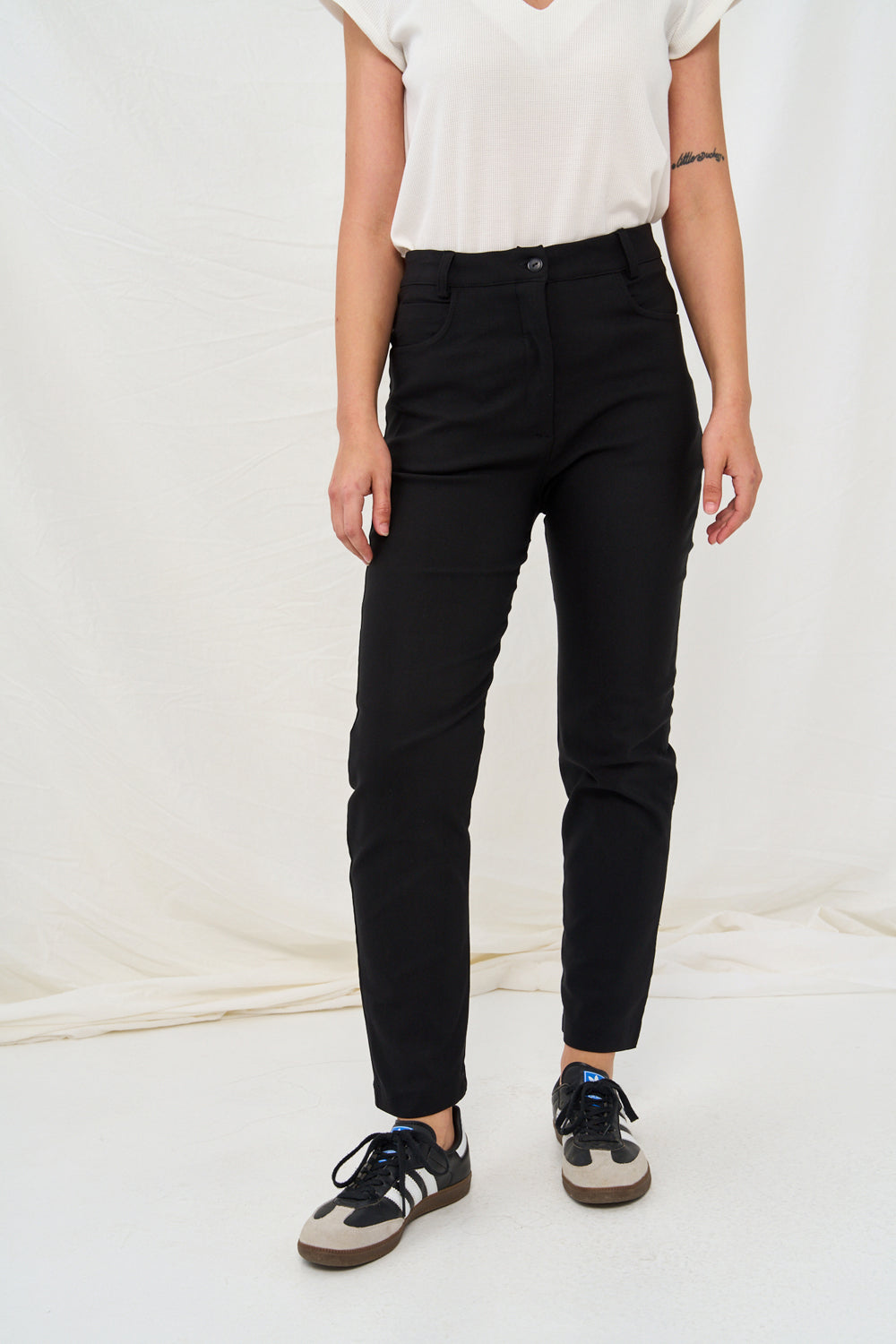 black rita pants