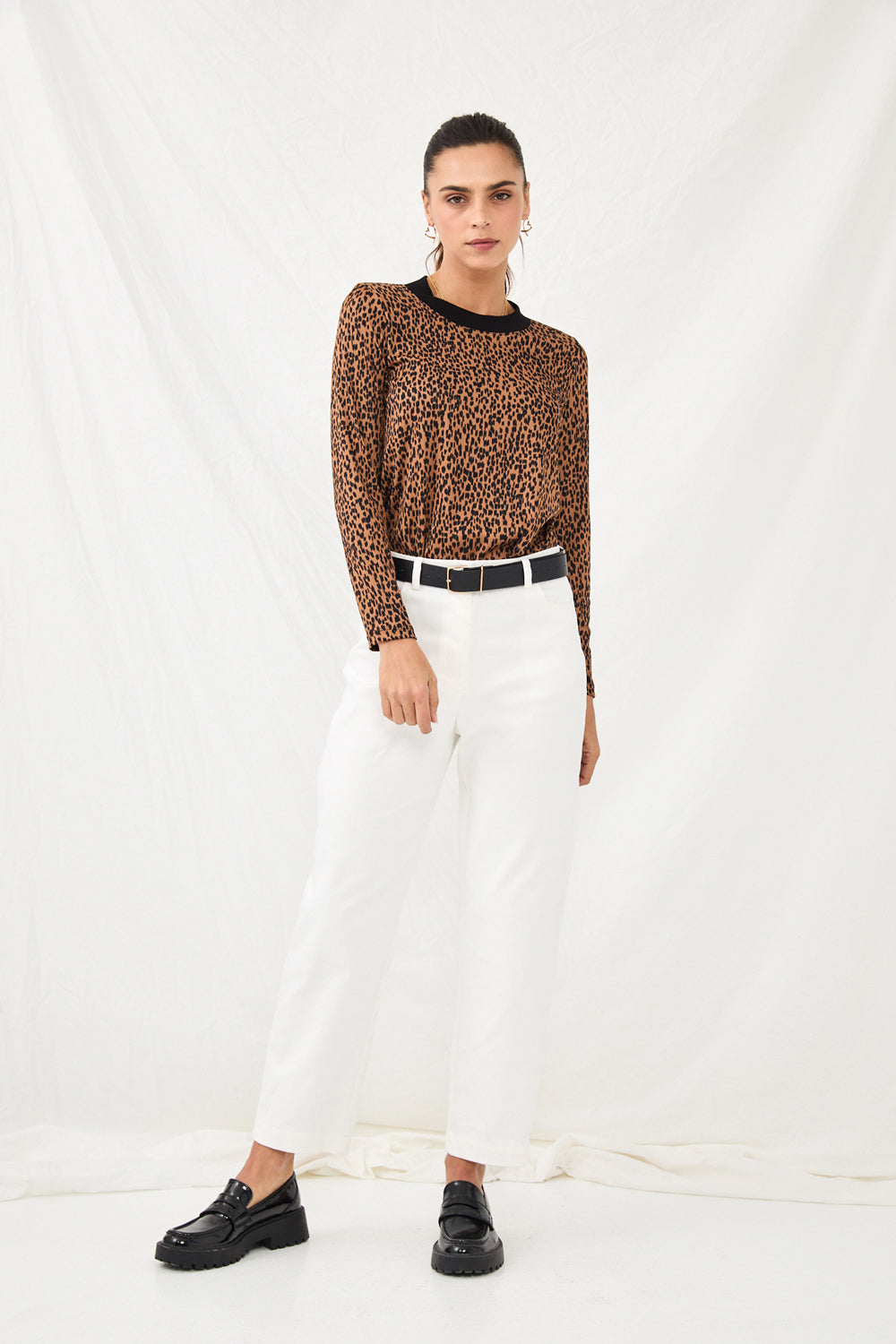 Brown knitted knit with confetti print