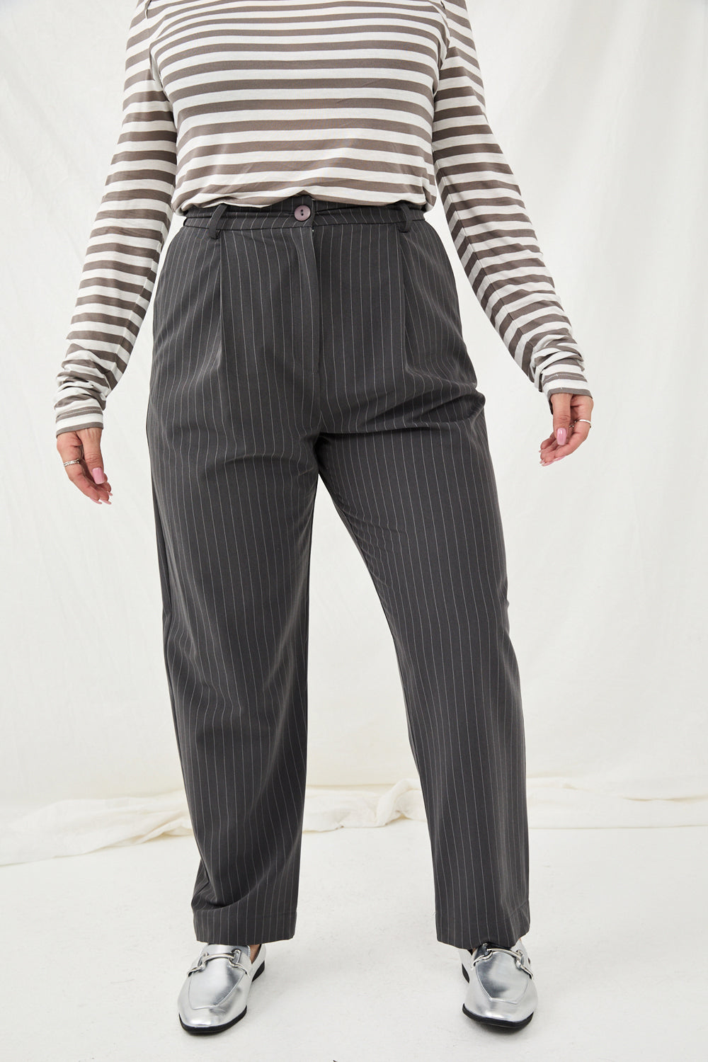 Dark gray Antonia pants