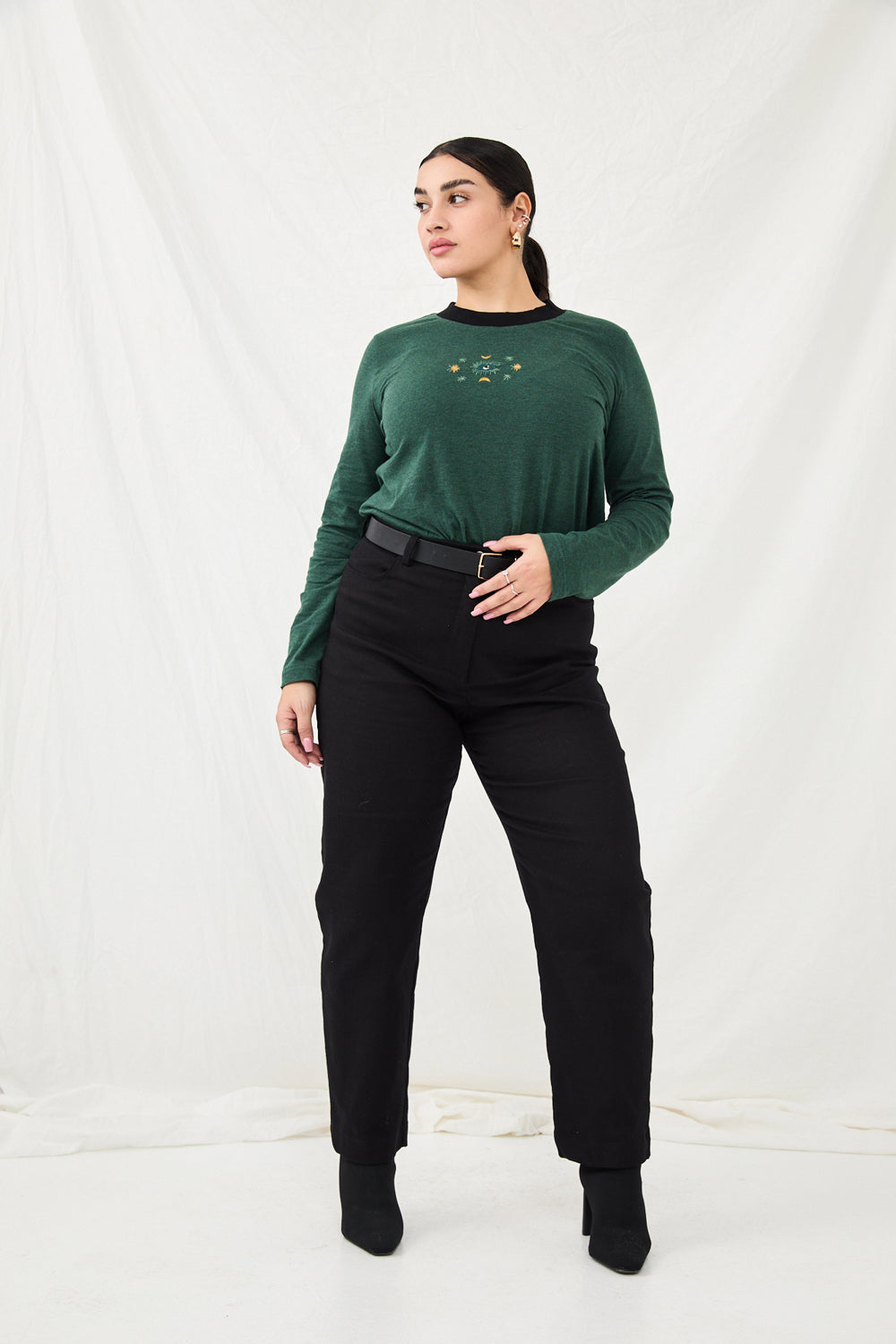 Long Kerry shirt with green embroidery 