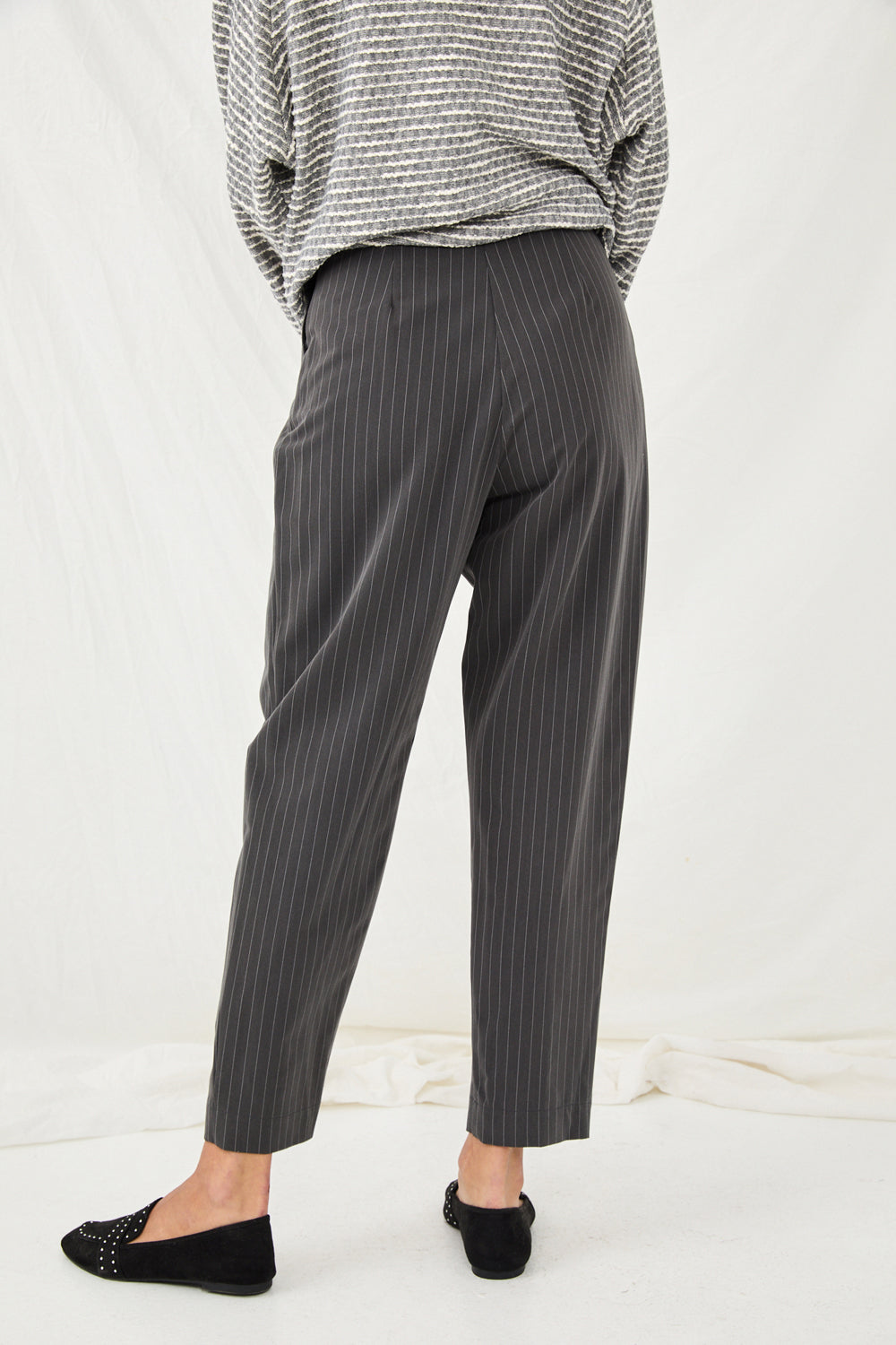 Dark gray Antonia pants