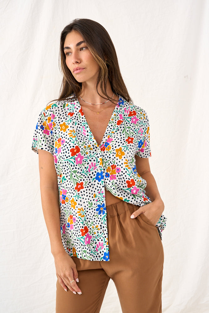 Lucy shirt with flowers and dots 