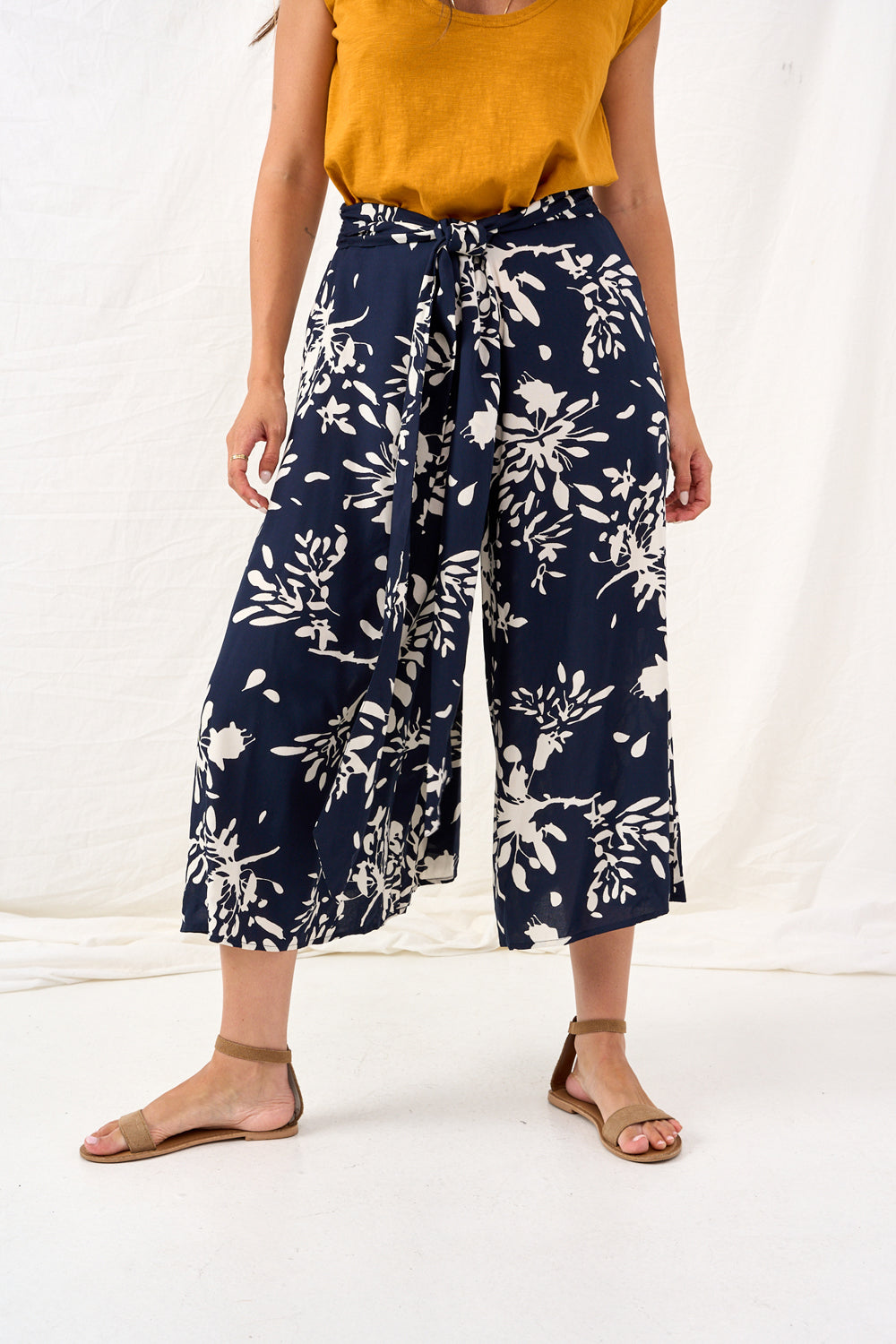 White navy print chelsea pants