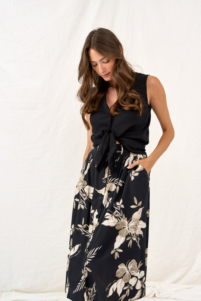 Black floral pleated skirt 