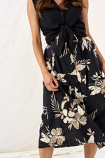 Black floral pleated skirt 