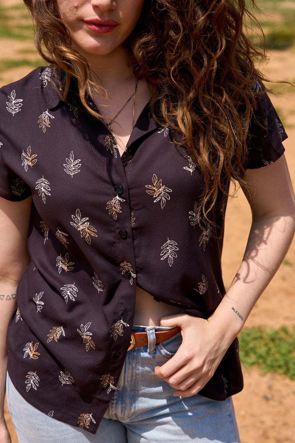 Black cherry shirt with leaf print 