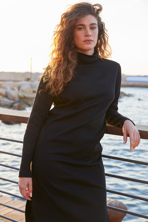 שמלת סוודר גולף זואי שחורה - מהדורה מוגבלת