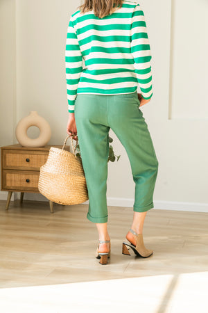 מכנסיים דקים בצבע ירוק